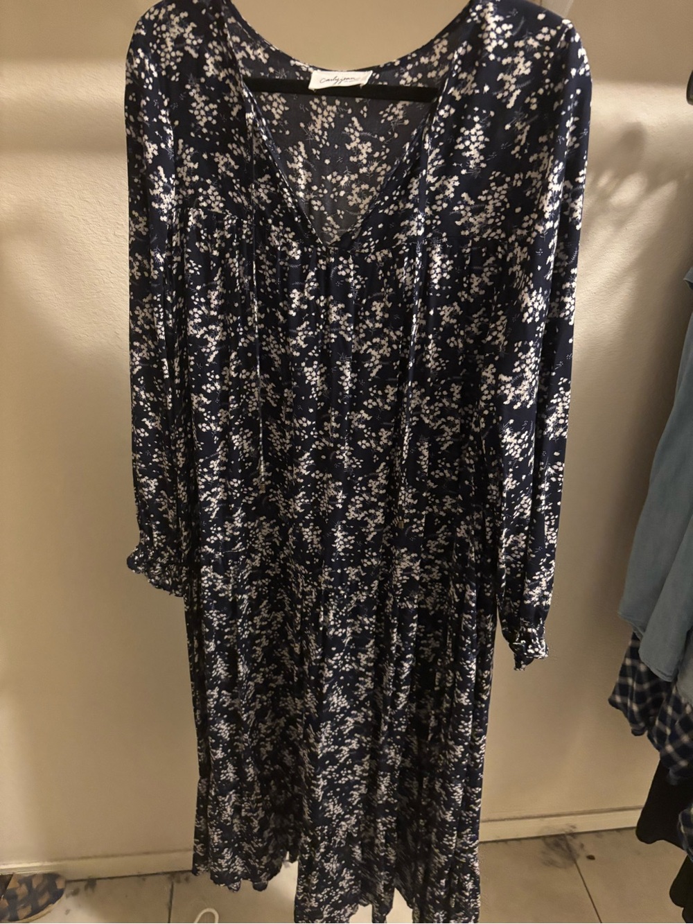 Carly Jean Los Angeles Navy and White Floral Long Sleeve Dress